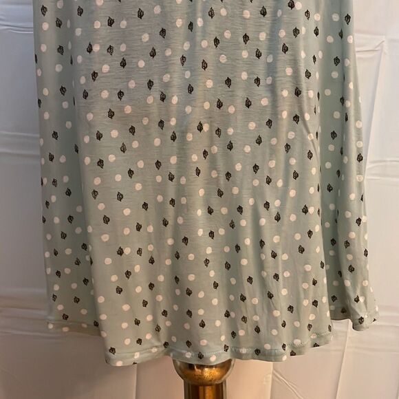 Medium Ann Taylor Loft sleeveless v neck slightl flared hem polka dot/leaf shirt - Picture 9 of 14